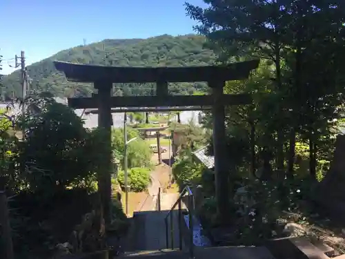 新羅神社の鳥居