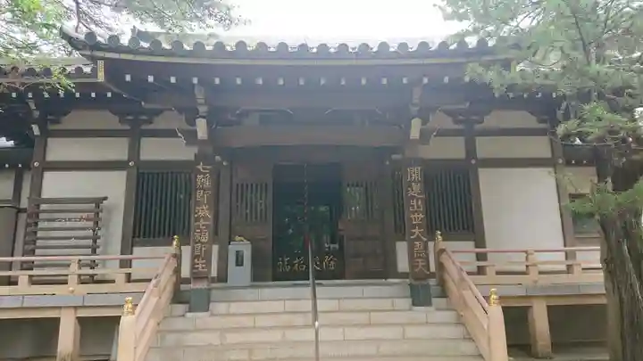三寳寺の本殿・本堂