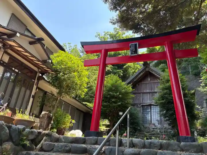 西森稲荷大明神の{uncategorized: "未分類", other: "その他", undefined: "問題あり", building: "その他建物", grave: "お墓", sacred_gate: "鳥居", guardian: "狛犬", statue: "像", buddha: "仏像", history: "歴史", nature: "自然", garden: "庭園", animal: "動物", pagoda: "塔", temizu: "手水舎", mountain_gate: "山門・神門", sanctuary: "本殿・本堂", subordinate: "末社・摂社", art: "芸術", scenery: "景色", jizo: "地蔵", ema: "絵馬", goshuin: "御朱印", omikuji: "おみくじ", items: "授与品その他", amulet: "お守り", goshuincho: "御朱印帳", eats: "食事", festival: "お祭り", votive_dance: "神楽", shichigosan: "七五三参", wedding: "結婚式", experience: "体験その他", initially: "初詣", around: "周辺", anti_infection: "感染症対策"}