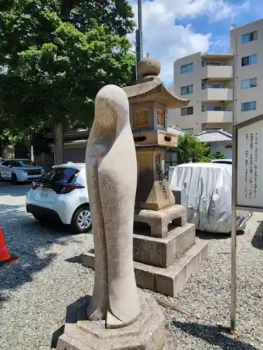 綱敷天満神社の像