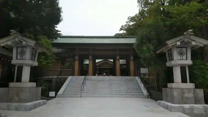 東郷神社の山門・神門