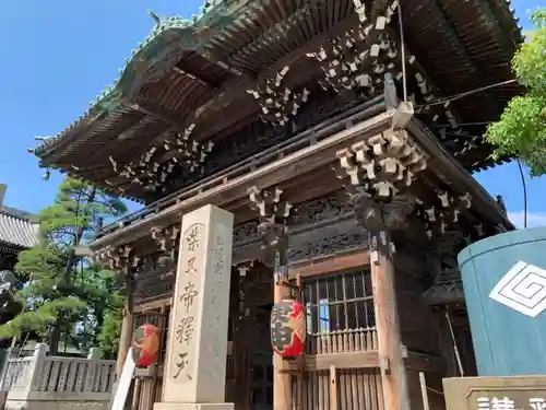 題経寺（柴又帝釈天）の山門・神門