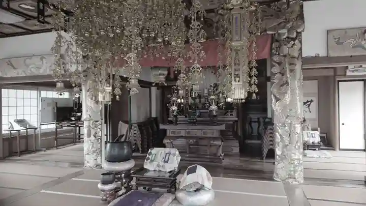 信光寺の本殿・本堂