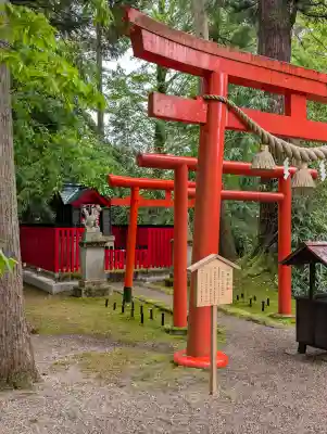 越中一宮 髙瀬神社の{uncategorized: "未分類", other: "その他", undefined: "問題あり", building: "その他建物", grave: "お墓", sacred_gate: "鳥居", guardian: "狛犬", statue: "像", buddha: "仏像", history: "歴史", nature: "自然", garden: "庭園", animal: "動物", pagoda: "塔", temizu: "手水舎", mountain_gate: "山門・神門", sanctuary: "本殿・本堂", subordinate: "末社・摂社", art: "芸術", scenery: "景色", jizo: "地蔵", ema: "絵馬", goshuin: "御朱印", omikuji: "おみくじ", items: "授与品その他", amulet: "お守り", goshuincho: "御朱印帳", eats: "食事", festival: "お祭り", votive_dance: "神楽", shichigosan: "七五三参", wedding: "結婚式", experience: "体験その他", initially: "初詣", around: "周辺", anti_infection: "感染症対策"}
