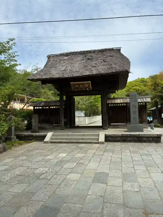 龍寳寺(龍宝寺)の{uncategorized: "未分類", other: "その他", undefined: "問題あり", building: "その他建物", grave: "お墓", sacred_gate: "鳥居", guardian: "狛犬", statue: "像", buddha: "仏像", history: "歴史", nature: "自然", garden: "庭園", animal: "動物", pagoda: "塔", temizu: "手水舎", mountain_gate: "山門・神門", sanctuary: "本殿・本堂", subordinate: "末社・摂社", art: "芸術", scenery: "景色", jizo: "地蔵", ema: "絵馬", goshuin: "御朱印", omikuji: "おみくじ", items: "授与品その他", amulet: "お守り", goshuincho: "御朱印帳", eats: "食事", festival: "お祭り", votive_dance: "神楽", shichigosan: "七五三参", wedding: "結婚式", experience: "体験その他", initially: "初詣", around: "周辺", anti_infection: "感染症対策"}