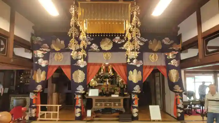 吸湖山 青岸寺の本殿・本堂