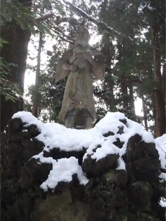 八王子神社の像
