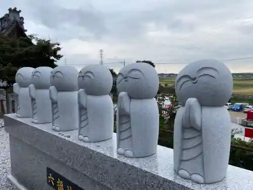 埼玉厄除け開運大師・龍泉寺（切り絵御朱印発祥の寺）の地蔵