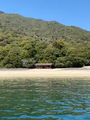 厳島神社の{uncategorized: "未分類", other: "その他", undefined: "問題あり", building: "その他建物", grave: "お墓", sacred_gate: "鳥居", guardian: "狛犬", statue: "像", buddha: "仏像", history: "歴史", nature: "自然", garden: "庭園", animal: "動物", pagoda: "塔", temizu: "手水舎", mountain_gate: "山門・神門", sanctuary: "本殿・本堂", subordinate: "末社・摂社", art: "芸術", scenery: "景色", jizo: "地蔵", ema: "絵馬", goshuin: "御朱印", omikuji: "おみくじ", items: "授与品その他", amulet: "お守り", goshuincho: "御朱印帳", eats: "食事", festival: "お祭り", votive_dance: "神楽", shichigosan: "七五三参", wedding: "結婚式", experience: "体験その他", initially: "初詣", around: "周辺", anti_infection: "感染症対策"}