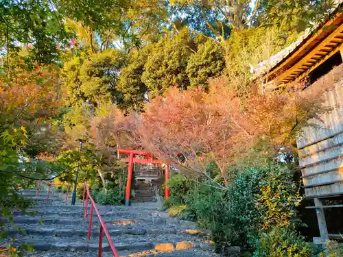 石薬師寺の末社