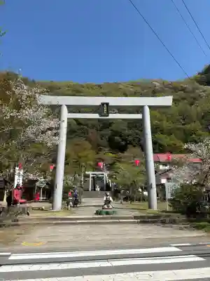 桃太郎神社（栗栖）の{uncategorized: "未分類", other: "その他", undefined: "問題あり", building: "その他建物", grave: "お墓", sacred_gate: "鳥居", guardian: "狛犬", statue: "像", buddha: "仏像", history: "歴史", nature: "自然", garden: "庭園", animal: "動物", pagoda: "塔", temizu: "手水舎", mountain_gate: "山門・神門", sanctuary: "本殿・本堂", subordinate: "末社・摂社", art: "芸術", scenery: "景色", jizo: "地蔵", ema: "絵馬", goshuin: "御朱印", omikuji: "おみくじ", items: "授与品その他", amulet: "お守り", goshuincho: "御朱印帳", eats: "食事", festival: "お祭り", votive_dance: "神楽", shichigosan: "七五三参", wedding: "結婚式", experience: "体験その他", initially: "初詣", around: "周辺", anti_infection: "感染症対策"}