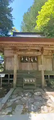 氷上神社の{uncategorized: "未分類", other: "その他", undefined: "問題あり", building: "その他建物", grave: "お墓", sacred_gate: "鳥居", guardian: "狛犬", statue: "像", buddha: "仏像", history: "歴史", nature: "自然", garden: "庭園", animal: "動物", pagoda: "塔", temizu: "手水舎", mountain_gate: "山門・神門", sanctuary: "本殿・本堂", subordinate: "末社・摂社", art: "芸術", scenery: "景色", jizo: "地蔵", ema: "絵馬", goshuin: "御朱印", omikuji: "おみくじ", items: "授与品その他", amulet: "お守り", goshuincho: "御朱印帳", eats: "食事", festival: "お祭り", votive_dance: "神楽", shichigosan: "七五三参", wedding: "結婚式", experience: "体験その他", initially: "初詣", around: "周辺", anti_infection: "感染症対策"}