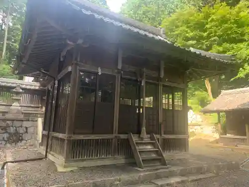 泉神社の本殿