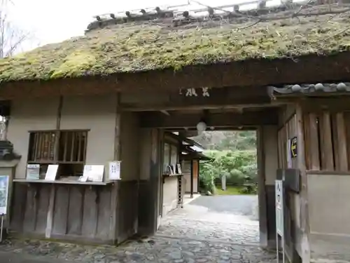 宝厳院の山門