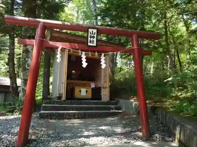 新屋山神社奥宮(山梨県)