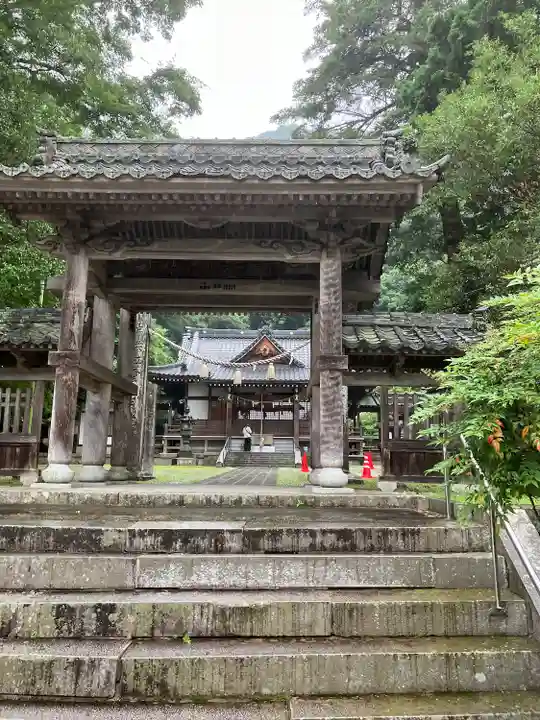白山比咩神社の山門・神門