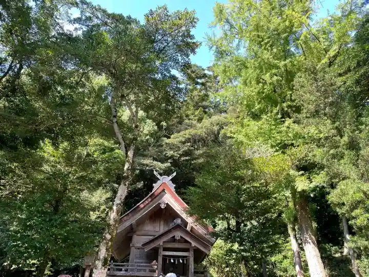 出雲大社の{uncategorized: "未分類", other: "その他", undefined: "問題あり", building: "その他建物", grave: "お墓", sacred_gate: "鳥居", guardian: "狛犬", statue: "像", buddha: "仏像", history: "歴史", nature: "自然", garden: "庭園", animal: "動物", pagoda: "塔", temizu: "手水舎", mountain_gate: "山門・神門", sanctuary: "本殿・本堂", subordinate: "末社・摂社", art: "芸術", scenery: "景色", jizo: "地蔵", ema: "絵馬", goshuin: "御朱印", omikuji: "おみくじ", items: "授与品その他", amulet: "お守り", goshuincho: "御朱印帳", eats: "食事", festival: "お祭り", votive_dance: "神楽", shichigosan: "七五三参", wedding: "結婚式", experience: "体験その他", initially: "初詣", around: "周辺", anti_infection: "感染症対策"}