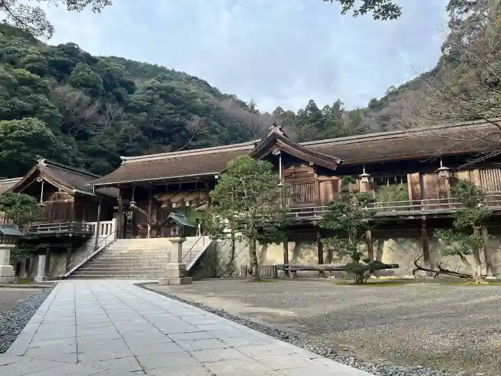 美保神社の{uncategorized: "未分類", other: "その他", undefined: "問題あり", building: "その他建物", grave: "お墓", sacred_gate: "鳥居", guardian: "狛犬", statue: "像", buddha: "仏像", history: "歴史", nature: "自然", garden: "庭園", animal: "動物", pagoda: "塔", temizu: "手水舎", mountain_gate: "山門・神門", sanctuary: "本殿・本堂", subordinate: "末社・摂社", art: "芸術", scenery: "景色", jizo: "地蔵", ema: "絵馬", goshuin: "御朱印", omikuji: "おみくじ", items: "授与品その他", amulet: "お守り", goshuincho: "御朱印帳", eats: "食事", festival: "お祭り", votive_dance: "神楽", shichigosan: "七五三参", wedding: "結婚式", experience: "体験その他", initially: "初詣", around: "周辺", anti_infection: "感染症対策"}