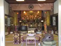 宝蔵寺の本殿