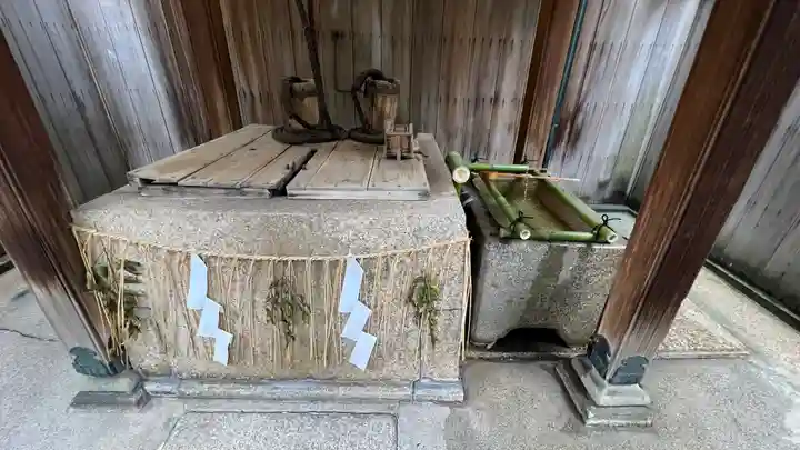 八坂神社 御手洗井の本殿・本堂