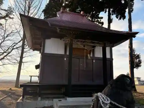 荒羽祗神社の{uncategorized: "未分類", other: "その他", undefined: "問題あり", building: "その他建物", grave: "お墓", sacred_gate: "鳥居", guardian: "狛犬", statue: "像", buddha: "仏像", history: "歴史", nature: "自然", garden: "庭園", animal: "動物", pagoda: "塔", temizu: "手水舎", mountain_gate: "山門・神門", sanctuary: "本殿・本堂", subordinate: "末社・摂社", art: "芸術", scenery: "景色", jizo: "地蔵", ema: "絵馬", goshuin: "御朱印", omikuji: "おみくじ", items: "授与品その他", amulet: "お守り", goshuincho: "御朱印帳", eats: "食事", festival: "お祭り", votive_dance: "神楽", shichigosan: "七五三参", wedding: "結婚式", experience: "体験その他", initially: "初詣", around: "周辺", anti_infection: "感染症対策"}