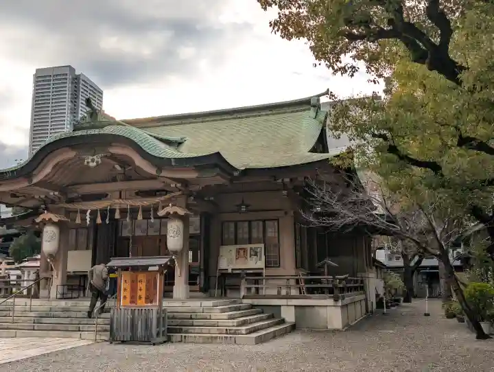 坐摩神社の{uncategorized: "未分類", other: "その他", undefined: "問題あり", building: "その他建物", grave: "お墓", sacred_gate: "鳥居", guardian: "狛犬", statue: "像", buddha: "仏像", history: "歴史", nature: "自然", garden: "庭園", animal: "動物", pagoda: "塔", temizu: "手水舎", mountain_gate: "山門・神門", sanctuary: "本殿・本堂", subordinate: "末社・摂社", art: "芸術", scenery: "景色", jizo: "地蔵", ema: "絵馬", goshuin: "御朱印", omikuji: "おみくじ", items: "授与品その他", amulet: "お守り", goshuincho: "御朱印帳", eats: "食事", festival: "お祭り", votive_dance: "神楽", shichigosan: "七五三参", wedding: "結婚式", experience: "体験その他", initially: "初詣", around: "周辺", anti_infection: "感染症対策"}