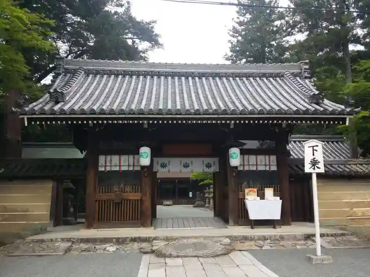 多田神社の山門・神門