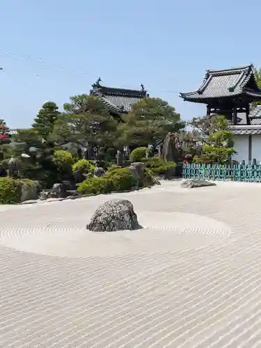 愚渓寺の庭園