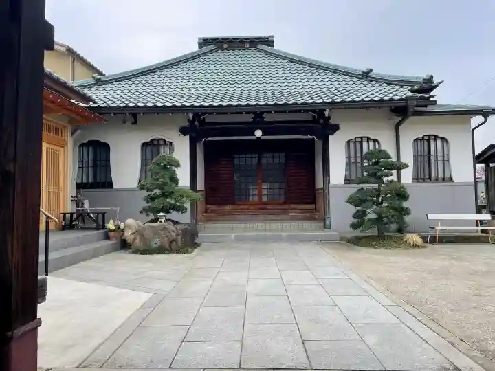本通寺の{uncategorized: "未分類", other: "その他", undefined: "問題あり", building: "その他建物", grave: "お墓", sacred_gate: "鳥居", guardian: "狛犬", statue: "像", buddha: "仏像", history: "歴史", nature: "自然", garden: "庭園", animal: "動物", pagoda: "塔", temizu: "手水舎", mountain_gate: "山門・神門", sanctuary: "本殿・本堂", subordinate: "末社・摂社", art: "芸術", scenery: "景色", jizo: "地蔵", ema: "絵馬", goshuin: "御朱印", omikuji: "おみくじ", items: "授与品その他", amulet: "お守り", goshuincho: "御朱印帳", eats: "食事", festival: "お祭り", votive_dance: "神楽", shichigosan: "七五三参", wedding: "結婚式", experience: "体験その他", initially: "初詣", around: "周辺", anti_infection: "感染症対策"}