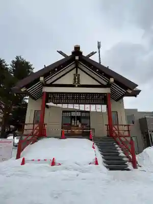 新川皇大神社の{uncategorized: "未分類", other: "その他", undefined: "問題あり", building: "その他建物", grave: "お墓", sacred_gate: "鳥居", guardian: "狛犬", statue: "像", buddha: "仏像", history: "歴史", nature: "自然", garden: "庭園", animal: "動物", pagoda: "塔", temizu: "手水舎", mountain_gate: "山門・神門", sanctuary: "本殿・本堂", subordinate: "末社・摂社", art: "芸術", scenery: "景色", jizo: "地蔵", ema: "絵馬", goshuin: "御朱印", omikuji: "おみくじ", items: "授与品その他", amulet: "お守り", goshuincho: "御朱印帳", eats: "食事", festival: "お祭り", votive_dance: "神楽", shichigosan: "七五三参", wedding: "結婚式", experience: "体験その他", initially: "初詣", around: "周辺", anti_infection: "感染症対策"}