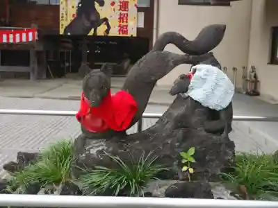 箭弓稲荷神社の{uncategorized: "未分類", other: "その他", undefined: "問題あり", building: "その他建物", grave: "お墓", sacred_gate: "鳥居", guardian: "狛犬", statue: "像", buddha: "仏像", history: "歴史", nature: "自然", garden: "庭園", animal: "動物", pagoda: "塔", temizu: "手水舎", mountain_gate: "山門・神門", sanctuary: "本殿・本堂", subordinate: "末社・摂社", art: "芸術", scenery: "景色", jizo: "地蔵", ema: "絵馬", goshuin: "御朱印", omikuji: "おみくじ", items: "授与品その他", amulet: "お守り", goshuincho: "御朱印帳", eats: "食事", festival: "お祭り", votive_dance: "神楽", shichigosan: "七五三参", wedding: "結婚式", experience: "体験その他", initially: "初詣", around: "周辺", anti_infection: "感染症対策"}