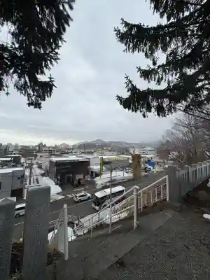上手稲神社の{uncategorized: "未分類", other: "その他", undefined: "問題あり", building: "その他建物", grave: "お墓", sacred_gate: "鳥居", guardian: "狛犬", statue: "像", buddha: "仏像", history: "歴史", nature: "自然", garden: "庭園", animal: "動物", pagoda: "塔", temizu: "手水舎", mountain_gate: "山門・神門", sanctuary: "本殿・本堂", subordinate: "末社・摂社", art: "芸術", scenery: "景色", jizo: "地蔵", ema: "絵馬", goshuin: "御朱印", omikuji: "おみくじ", items: "授与品その他", amulet: "お守り", goshuincho: "御朱印帳", eats: "食事", festival: "お祭り", votive_dance: "神楽", shichigosan: "七五三参", wedding: "結婚式", experience: "体験その他", initially: "初詣", around: "周辺", anti_infection: "感染症対策"}
