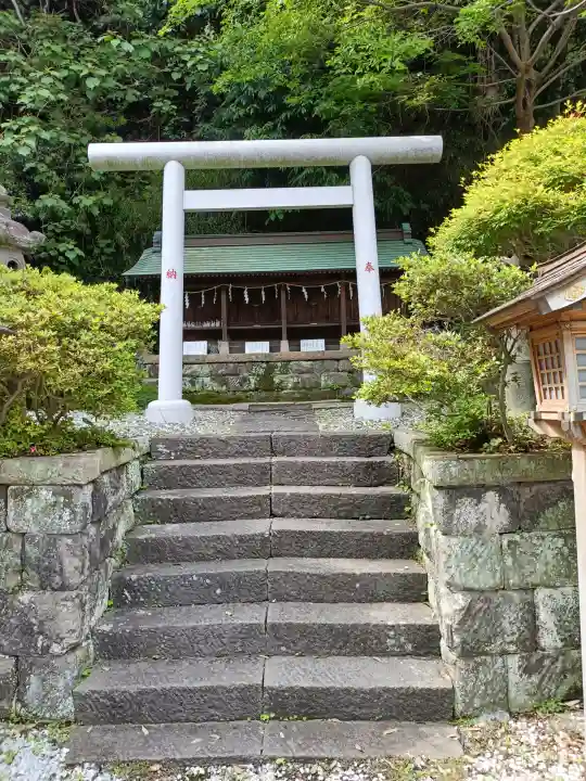 叶神社 (西叶神社)の{uncategorized: "未分類", other: "その他", undefined: "問題あり", building: "その他建物", grave: "お墓", sacred_gate: "鳥居", guardian: "狛犬", statue: "像", buddha: "仏像", history: "歴史", nature: "自然", garden: "庭園", animal: "動物", pagoda: "塔", temizu: "手水舎", mountain_gate: "山門・神門", sanctuary: "本殿・本堂", subordinate: "末社・摂社", art: "芸術", scenery: "景色", jizo: "地蔵", ema: "絵馬", goshuin: "御朱印", omikuji: "おみくじ", items: "授与品その他", amulet: "お守り", goshuincho: "御朱印帳", eats: "食事", festival: "お祭り", votive_dance: "神楽", shichigosan: "七五三参", wedding: "結婚式", experience: "体験その他", initially: "初詣", around: "周辺", anti_infection: "感染症対策"}