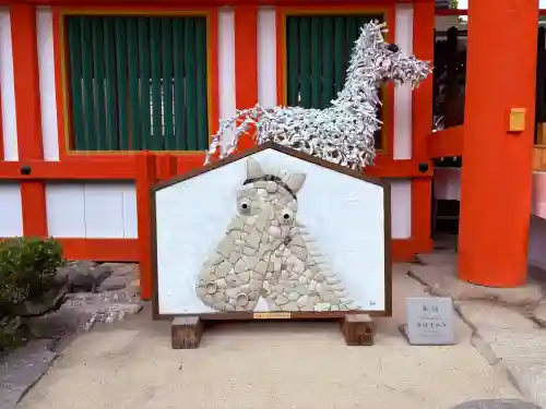 賀茂別雷神社（上賀茂神社）の{uncategorized: "未分類", other: "その他", undefined: "問題あり", building: "その他建物", grave: "お墓", sacred_gate: "鳥居", guardian: "狛犬", statue: "像", buddha: "仏像", history: "歴史", nature: "自然", garden: "庭園", animal: "動物", pagoda: "塔", temizu: "手水舎", mountain_gate: "山門・神門", sanctuary: "本殿・本堂", subordinate: "末社・摂社", art: "芸術", scenery: "景色", jizo: "地蔵", ema: "絵馬", goshuin: "御朱印", omikuji: "おみくじ", items: "授与品その他", amulet: "お守り", goshuincho: "御朱印帳", eats: "食事", festival: "お祭り", votive_dance: "神楽", shichigosan: "七五三参", wedding: "結婚式", experience: "体験その他", initially: "初詣", around: "周辺", anti_infection: "感染症対策"}
