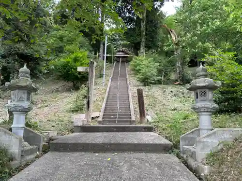 神邊神社の建物その他