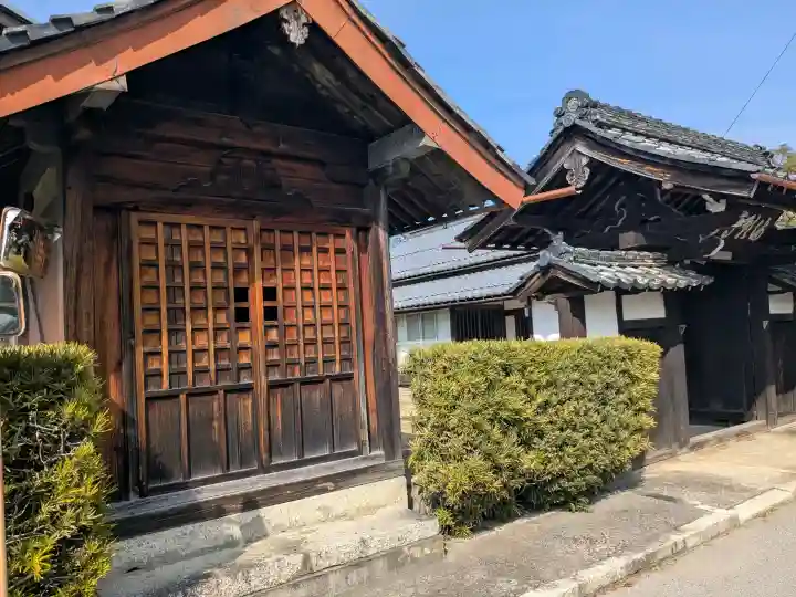 満願寺の{uncategorized: "未分類", other: "その他", undefined: "問題あり", building: "その他建物", grave: "お墓", sacred_gate: "鳥居", guardian: "狛犬", statue: "像", buddha: "仏像", history: "歴史", nature: "自然", garden: "庭園", animal: "動物", pagoda: "塔", temizu: "手水舎", mountain_gate: "山門・神門", sanctuary: "本殿・本堂", subordinate: "末社・摂社", art: "芸術", scenery: "景色", jizo: "地蔵", ema: "絵馬", goshuin: "御朱印", omikuji: "おみくじ", items: "授与品その他", amulet: "お守り", goshuincho: "御朱印帳", eats: "食事", festival: "お祭り", votive_dance: "神楽", shichigosan: "七五三参", wedding: "結婚式", experience: "体験その他", initially: "初詣", around: "周辺", anti_infection: "感染症対策"}