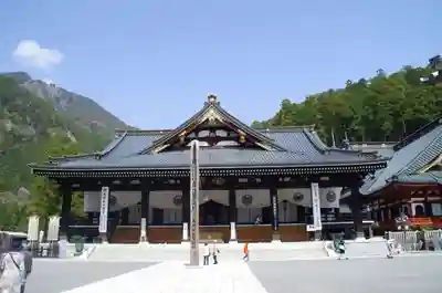 久遠寺の本殿・本堂