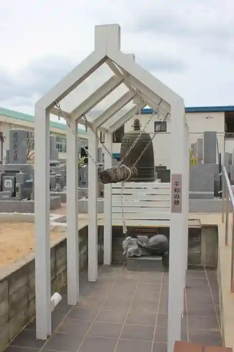 妙栄寺の{uncategorized: "未分類", other: "その他", undefined: "問題あり", building: "その他建物", grave: "お墓", sacred_gate: "鳥居", guardian: "狛犬", statue: "像", buddha: "仏像", history: "歴史", nature: "自然", garden: "庭園", animal: "動物", pagoda: "塔", temizu: "手水舎", mountain_gate: "山門・神門", sanctuary: "本殿・本堂", subordinate: "末社・摂社", art: "芸術", scenery: "景色", jizo: "地蔵", ema: "絵馬", goshuin: "御朱印", omikuji: "おみくじ", items: "授与品その他", amulet: "お守り", goshuincho: "御朱印帳", eats: "食事", festival: "お祭り", votive_dance: "神楽", shichigosan: "七五三参", wedding: "結婚式", experience: "体験その他", initially: "初詣", around: "周辺", anti_infection: "感染症対策"}