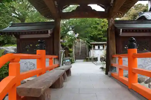 八坂寺の山門