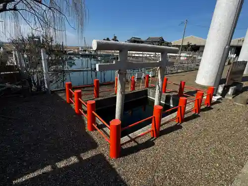 息栖神社の{uncategorized: "未分類", other: "その他", undefined: "問題あり", building: "その他建物", grave: "お墓", sacred_gate: "鳥居", guardian: "狛犬", statue: "像", buddha: "仏像", history: "歴史", nature: "自然", garden: "庭園", animal: "動物", pagoda: "塔", temizu: "手水舎", mountain_gate: "山門・神門", sanctuary: "本殿・本堂", subordinate: "末社・摂社", art: "芸術", scenery: "景色", jizo: "地蔵", ema: "絵馬", goshuin: "御朱印", omikuji: "おみくじ", items: "授与品その他", amulet: "お守り", goshuincho: "御朱印帳", eats: "食事", festival: "お祭り", votive_dance: "神楽", shichigosan: "七五三参", wedding: "結婚式", experience: "体験その他", initially: "初詣", around: "周辺", anti_infection: "感染症対策"}
