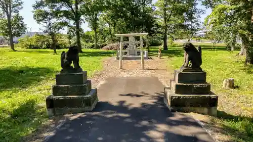 東神社の狛犬