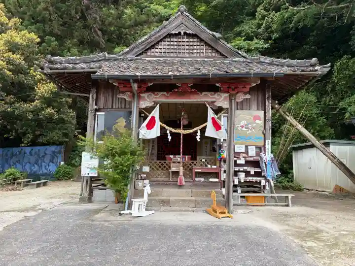 檍神社の{uncategorized: "未分類", other: "その他", undefined: "問題あり", building: "その他建物", grave: "お墓", sacred_gate: "鳥居", guardian: "狛犬", statue: "像", buddha: "仏像", history: "歴史", nature: "自然", garden: "庭園", animal: "動物", pagoda: "塔", temizu: "手水舎", mountain_gate: "山門・神門", sanctuary: "本殿・本堂", subordinate: "末社・摂社", art: "芸術", scenery: "景色", jizo: "地蔵", ema: "絵馬", goshuin: "御朱印", omikuji: "おみくじ", items: "授与品その他", amulet: "お守り", goshuincho: "御朱印帳", eats: "食事", festival: "お祭り", votive_dance: "神楽", shichigosan: "七五三参", wedding: "結婚式", experience: "体験その他", initially: "初詣", around: "周辺", anti_infection: "感染症対策"}