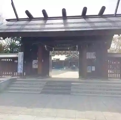 札幌護國神社の山門・神門