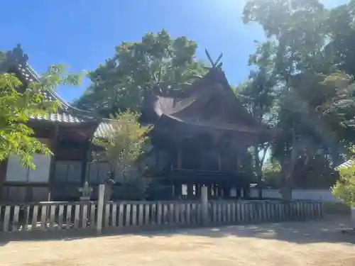 素盞嗚神社の{uncategorized: "未分類", other: "その他", undefined: "問題あり", building: "その他建物", grave: "お墓", sacred_gate: "鳥居", guardian: "狛犬", statue: "像", buddha: "仏像", history: "歴史", nature: "自然", garden: "庭園", animal: "動物", pagoda: "塔", temizu: "手水舎", mountain_gate: "山門・神門", sanctuary: "本殿・本堂", subordinate: "末社・摂社", art: "芸術", scenery: "景色", jizo: "地蔵", ema: "絵馬", goshuin: "御朱印", omikuji: "おみくじ", items: "授与品その他", amulet: "お守り", goshuincho: "御朱印帳", eats: "食事", festival: "お祭り", votive_dance: "神楽", shichigosan: "七五三参", wedding: "結婚式", experience: "体験その他", initially: "初詣", around: "周辺", anti_infection: "感染症対策"}