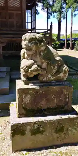 守りの神　藤基神社の狛犬