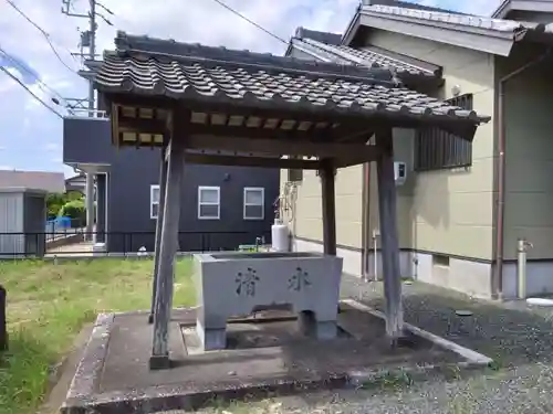 神明社の手水舎