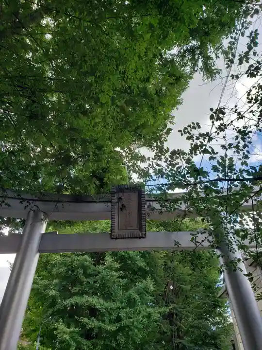 穏田神社の鳥居