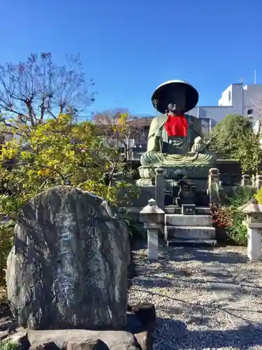 霊巌寺の像