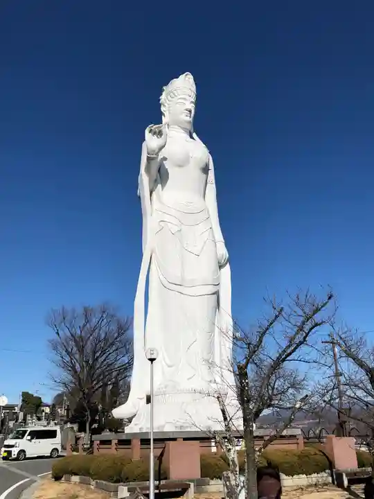 韮崎平和観音の仏像