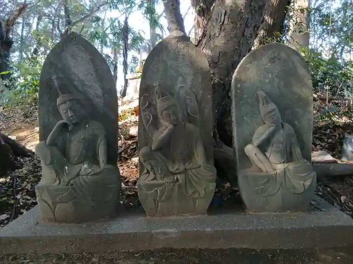 長福寺の{uncategorized: "未分類", other: "その他", undefined: "問題あり", building: "その他建物", grave: "お墓", sacred_gate: "鳥居", guardian: "狛犬", statue: "像", buddha: "仏像", history: "歴史", nature: "自然", garden: "庭園", animal: "動物", pagoda: "塔", temizu: "手水舎", mountain_gate: "山門・神門", sanctuary: "本殿・本堂", subordinate: "末社・摂社", art: "芸術", scenery: "景色", jizo: "地蔵", ema: "絵馬", goshuin: "御朱印", omikuji: "おみくじ", items: "授与品その他", amulet: "お守り", goshuincho: "御朱印帳", eats: "食事", festival: "お祭り", votive_dance: "神楽", shichigosan: "七五三参", wedding: "結婚式", experience: "体験その他", initially: "初詣", around: "周辺", anti_infection: "感染症対策"}